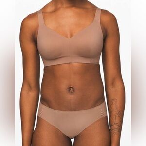 Lululemon Like Nothing Bra Sz 34E